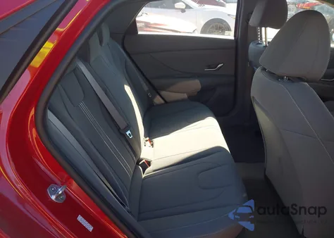 2022 Hyundai Elantra Sel z USA, uszkodzony, nr VIN KMHLM4AG6NU294102